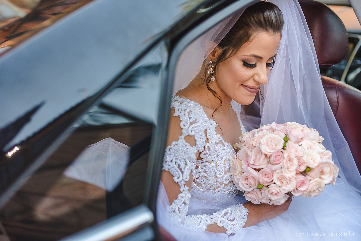Lindo casamento realizado no cerimonial Kafuá do lino em Ponta da Fruta por fotógrafos de casamento de vila velha fotógrafos de casamento de vitória fotógrafos de casamento de serra espirito santo es com noivo noiva por do sol e vestido de noiva