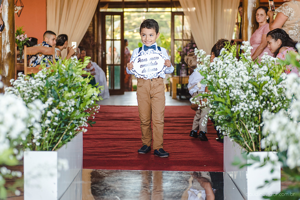 Lindo casamento realizado no cerimonial Kafuá do lino em Ponta da Fruta por fotógrafos de casamento de vila velha fotógrafos de casamento de vitória fotógrafos de casamento de serra espirito santo es com noivo noiva por do sol e vestido de noiva