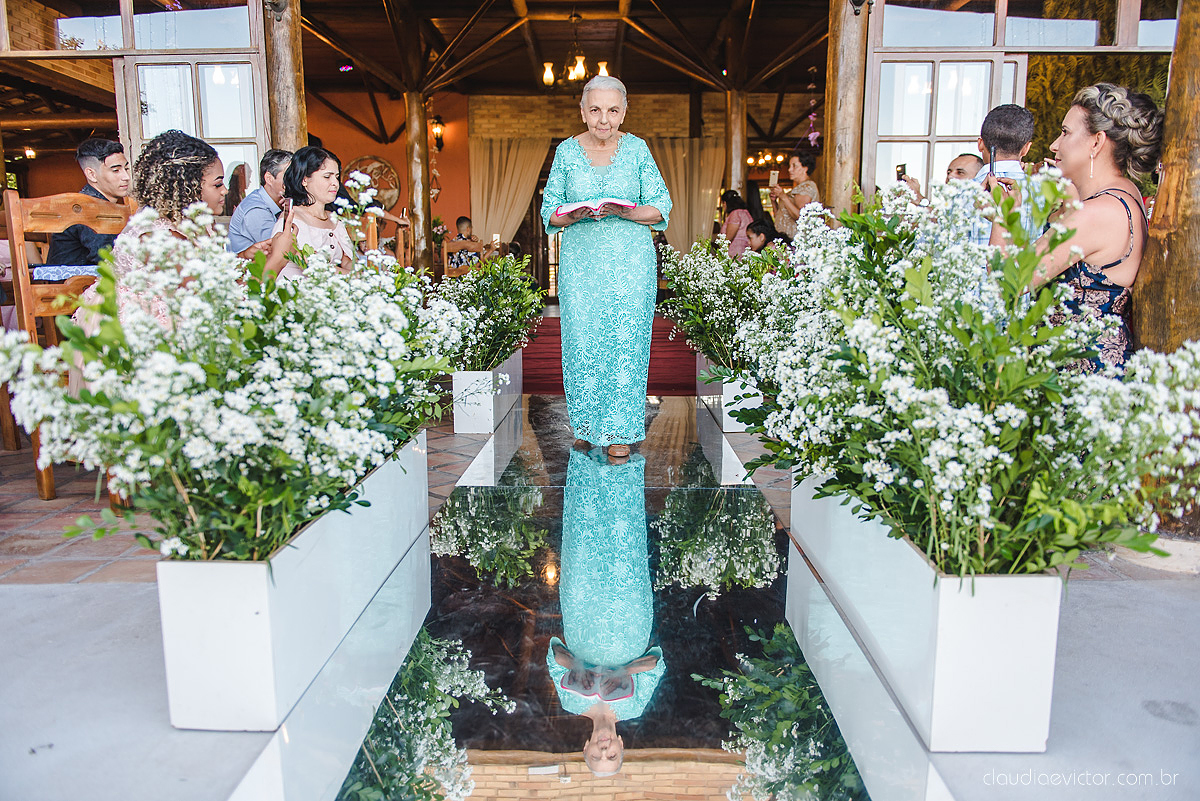 Lindo casamento realizado no cerimonial Kafuá do lino em Ponta da Fruta por fotógrafos de casamento de vila velha fotógrafos de casamento de vitória fotógrafos de casamento de serra espirito santo es com noivo noiva por do sol e vestido de noiva