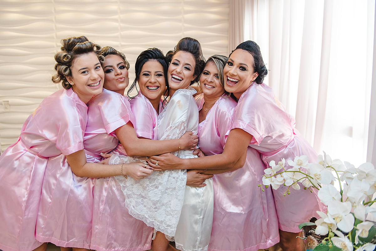 Lindo casamento realizado no cerimonial Kafuá do lino em Ponta da Fruta por fotógrafos de casamento de vila velha fotógrafos de casamento de vitória fotógrafos de casamento de serra espirito santo es com noivo noiva por do sol e vestido de noiva