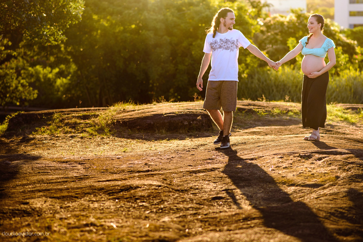 Lindo ensaio de gestante com por do sol no parque pedra da cebola em vitória feito por fotógrafo de casamento vila velha fotógrafo de casamento vitória fotógrafo de casamento serra espirito santo es com muita expectativa e ansiedade pela chegada do filho