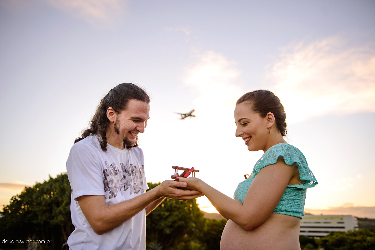 Lindo ensaio de gestante com por do sol no parque pedra da cebola em vitória feito por fotógrafo de casamento vila velha fotógrafo de casamento vitória fotógrafo de casamento serra espirito santo es com muita expectativa e ansiedade pela chegada do filho
