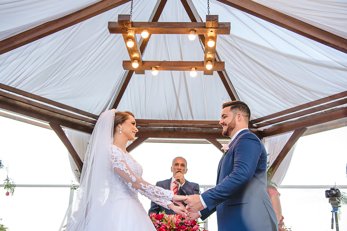 Lindo casamento realizado no cerimonial casa di lucca praia por fotógrafos de casamento de vila velha fotógrafos de casamento de vitória fotógrafos de casamento de serra espirito santo es com noivo noiva e ensaio no hotel aroso em pedra azul