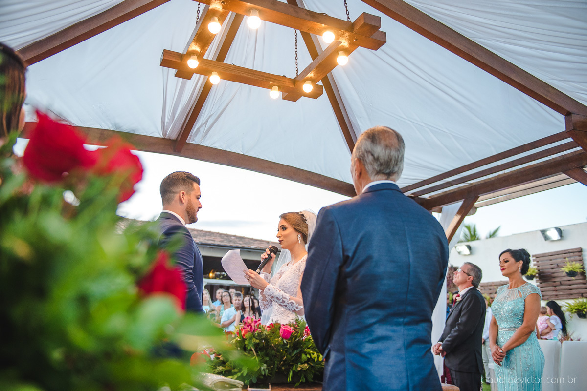 Lindo casamento realizado no cerimonial casa di lucca praia por fotógrafos de casamento de vila velha fotógrafos de casamento de vitória fotógrafos de casamento de serra espirito santo es com noivo noiva e ensaio no hotel aroso em pedra azul