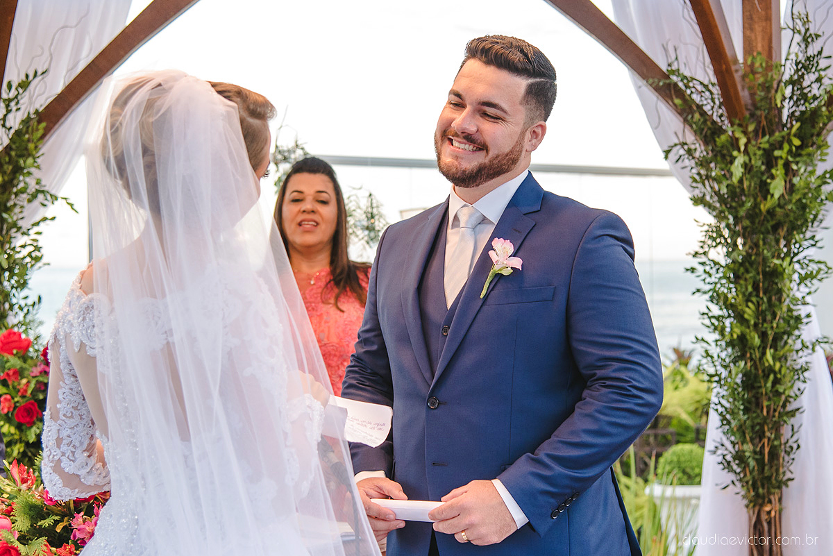 Lindo casamento realizado no cerimonial casa di lucca praia por fotógrafos de casamento de vila velha fotógrafos de casamento de vitória fotógrafos de casamento de serra espirito santo es com noivo noiva e ensaio no hotel aroso em pedra azul