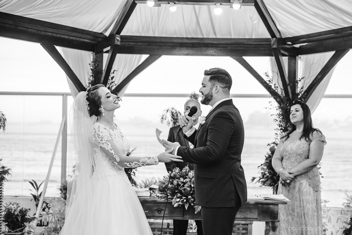 Lindo casamento realizado no cerimonial casa di lucca praia por fotógrafos de casamento de vila velha fotógrafos de casamento de vitória fotógrafos de casamento de serra espirito santo es com noivo noiva e ensaio no hotel aroso em pedra azul