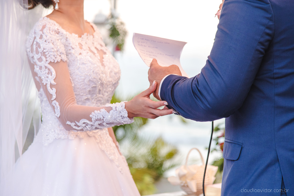 Lindo casamento realizado no cerimonial casa di lucca praia por fotógrafos de casamento de vila velha fotógrafos de casamento de vitória fotógrafos de casamento de serra espirito santo es com noivo noiva e ensaio no hotel aroso em pedra azul