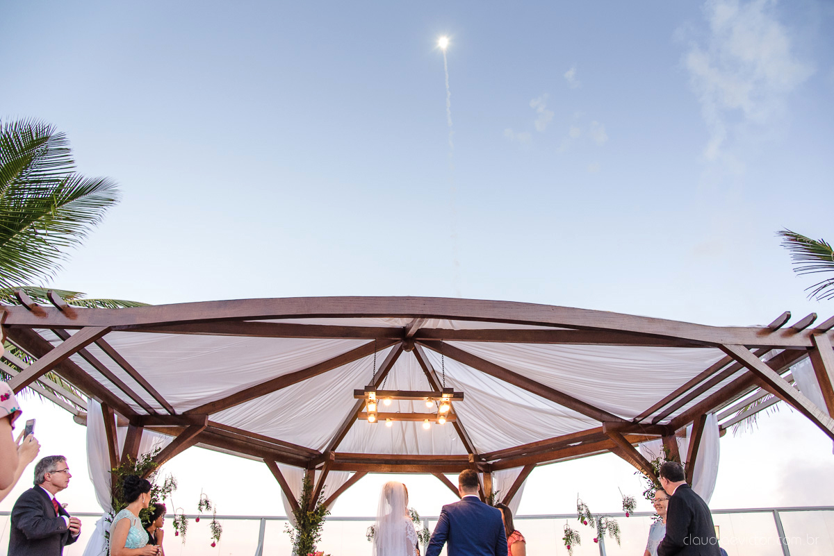 Lindo casamento realizado no cerimonial casa di lucca praia por fotógrafos de casamento de vila velha fotógrafos de casamento de vitória fotógrafos de casamento de serra espirito santo es com noivo noiva e ensaio no hotel aroso em pedra azul