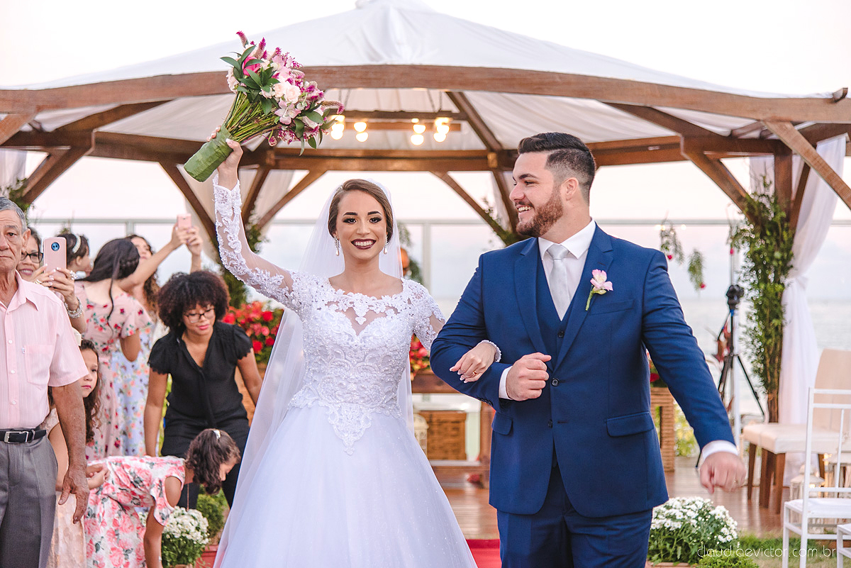 Lindo casamento realizado no cerimonial casa di lucca praia por fotógrafos de casamento de vila velha fotógrafos de casamento de vitória fotógrafos de casamento de serra espirito santo es com noivo noiva e ensaio no hotel aroso em pedra azul