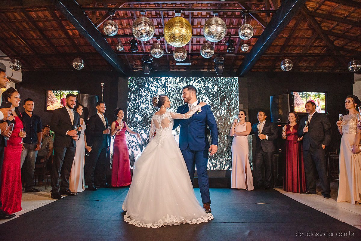 Lindo casamento realizado no cerimonial casa di lucca praia por fotógrafos de casamento de vila velha fotógrafos de casamento de vitória fotógrafos de casamento de serra espirito santo es com noivo noiva e ensaio no hotel aroso em pedra azul