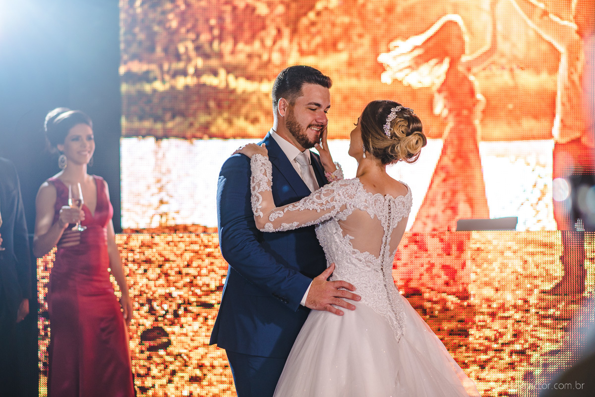 Lindo casamento realizado no cerimonial casa di lucca praia por fotógrafos de casamento de vila velha fotógrafos de casamento de vitória fotógrafos de casamento de serra espirito santo es com noivo noiva e ensaio no hotel aroso em pedra azul