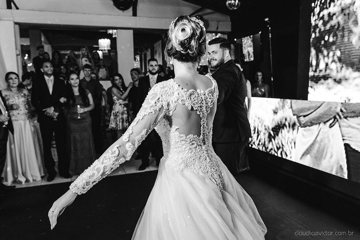 Lindo casamento realizado no cerimonial casa di lucca praia por fotógrafos de casamento de vila velha fotógrafos de casamento de vitória fotógrafos de casamento de serra espirito santo es com noivo noiva e ensaio no hotel aroso em pedra azul
