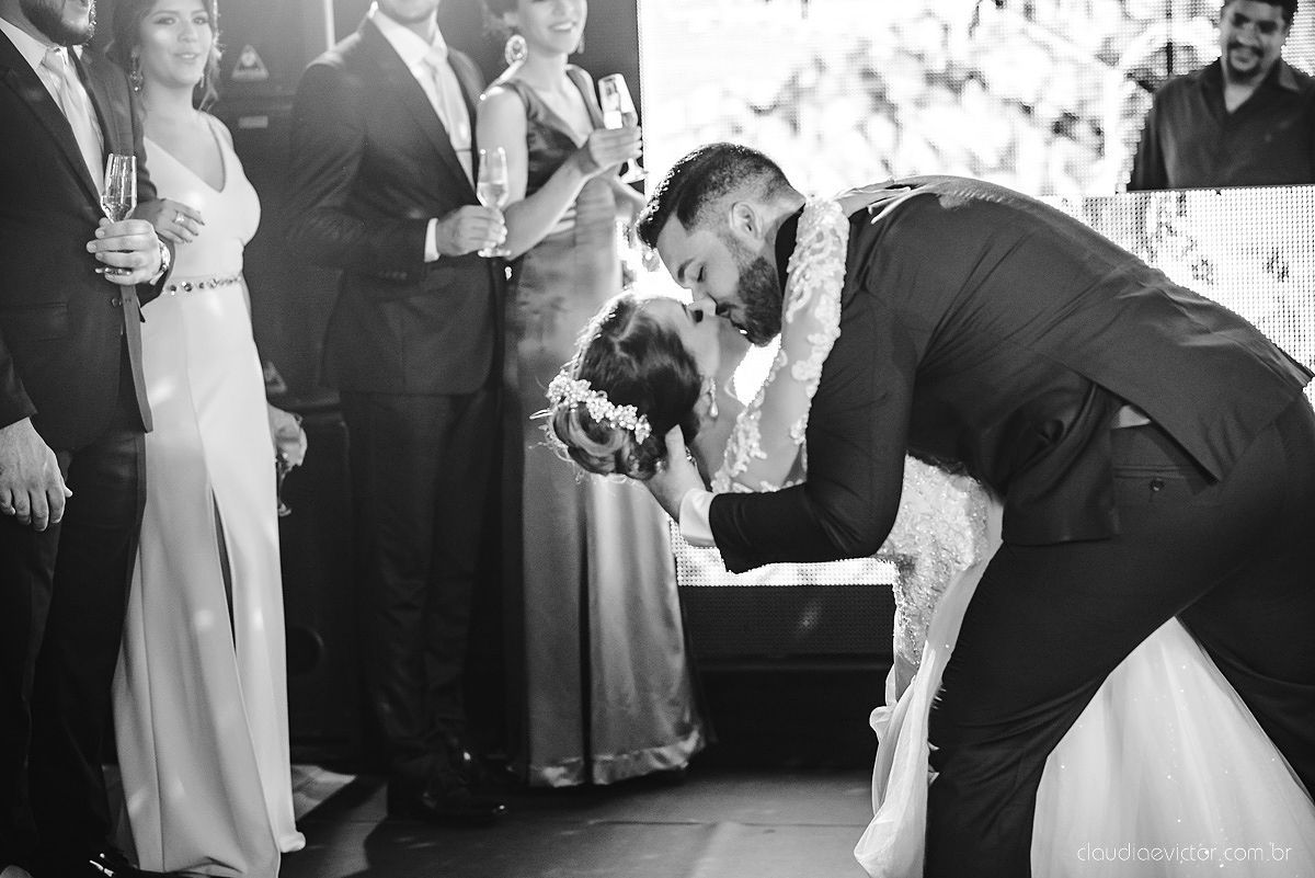 Lindo casamento realizado no cerimonial casa di lucca praia por fotógrafos de casamento de vila velha fotógrafos de casamento de vitória fotógrafos de casamento de serra espirito santo es com noivo noiva e ensaio no hotel aroso em pedra azul