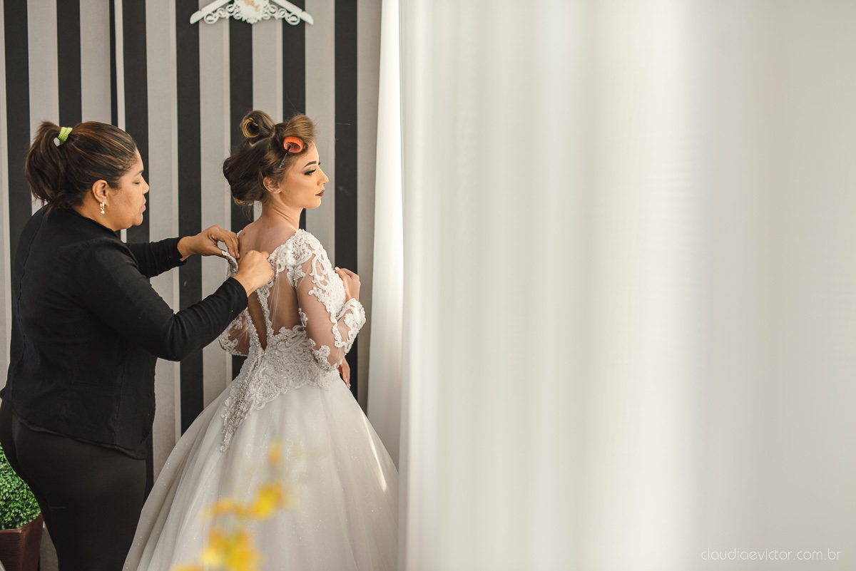 Lindo casamento realizado no cerimonial casa di lucca praia por fotógrafos de casamento de vila velha fotógrafos de casamento de vitória fotógrafos de casamento de serra espirito santo es com noivo noiva e ensaio no hotel aroso em pedra azul