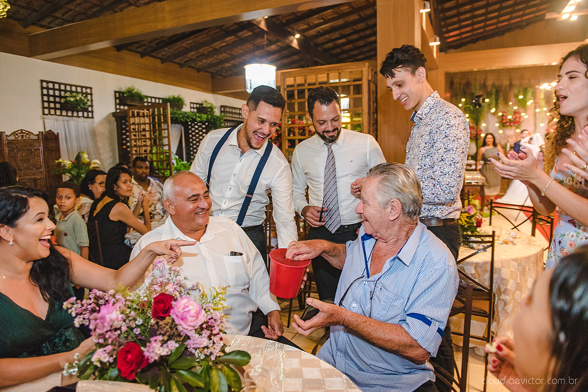Lindo casamento realizado no cerimonial casa di lucca praia por fotógrafos de casamento de vila velha fotógrafos de casamento de vitória fotógrafos de casamento de serra espirito santo es com noivo noiva e ensaio no hotel aroso em pedra azul