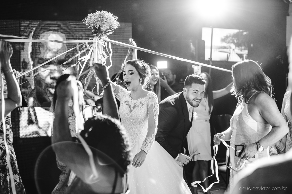 Lindo casamento realizado no cerimonial casa di lucca praia por fotógrafos de casamento de vila velha fotógrafos de casamento de vitória fotógrafos de casamento de serra espirito santo es com noivo noiva e ensaio no hotel aroso em pedra azul