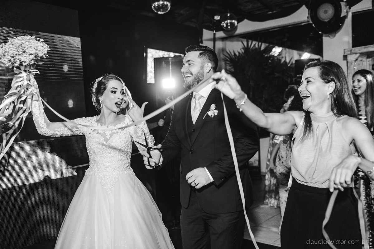 Lindo casamento realizado no cerimonial casa di lucca praia por fotógrafos de casamento de vila velha fotógrafos de casamento de vitória fotógrafos de casamento de serra espirito santo es com noivo noiva e ensaio no hotel aroso em pedra azul