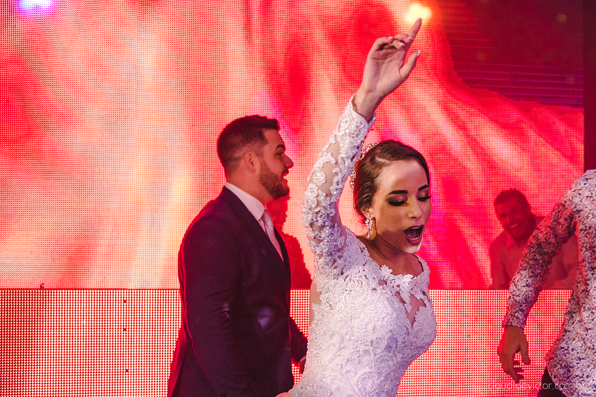 Lindo casamento realizado no cerimonial casa di lucca praia por fotógrafos de casamento de vila velha fotógrafos de casamento de vitória fotógrafos de casamento de serra espirito santo es com noivo noiva e ensaio no hotel aroso em pedra azul