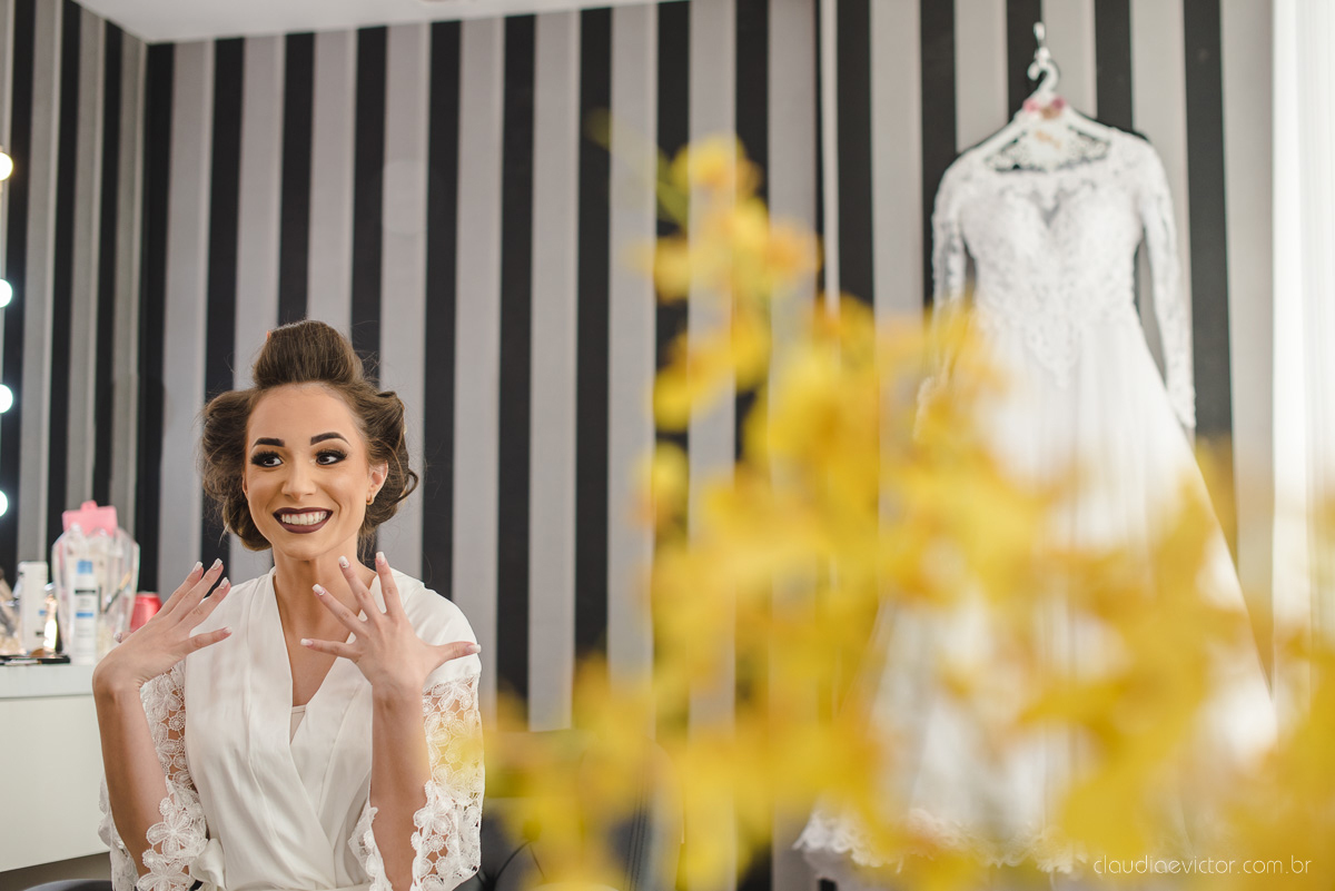 Lindo casamento realizado no cerimonial casa di lucca praia por fotógrafos de casamento de vila velha fotógrafos de casamento de vitória fotógrafos de casamento de serra espirito santo es com noivo noiva e ensaio no hotel aroso em pedra azul