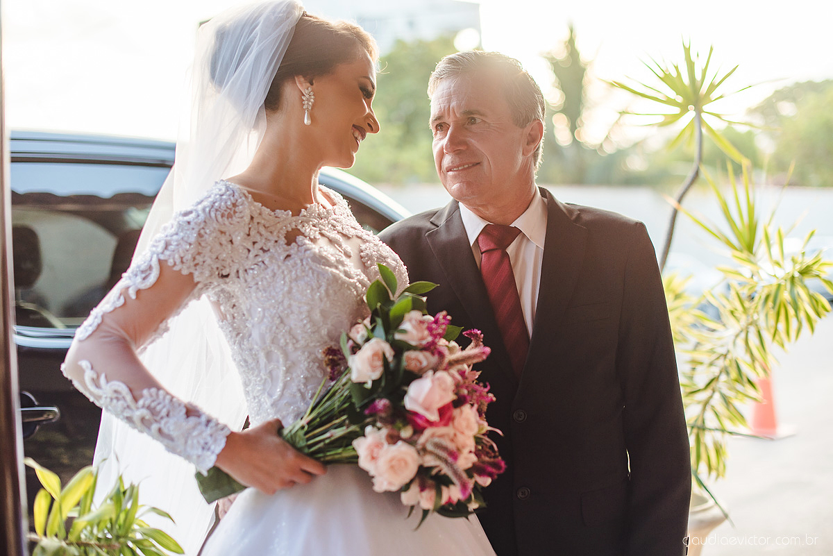 Lindo casamento realizado no cerimonial casa di lucca praia por fotógrafos de casamento de vila velha fotógrafos de casamento de vitória fotógrafos de casamento de serra espirito santo es com noivo noiva e ensaio no hotel aroso em pedra azul