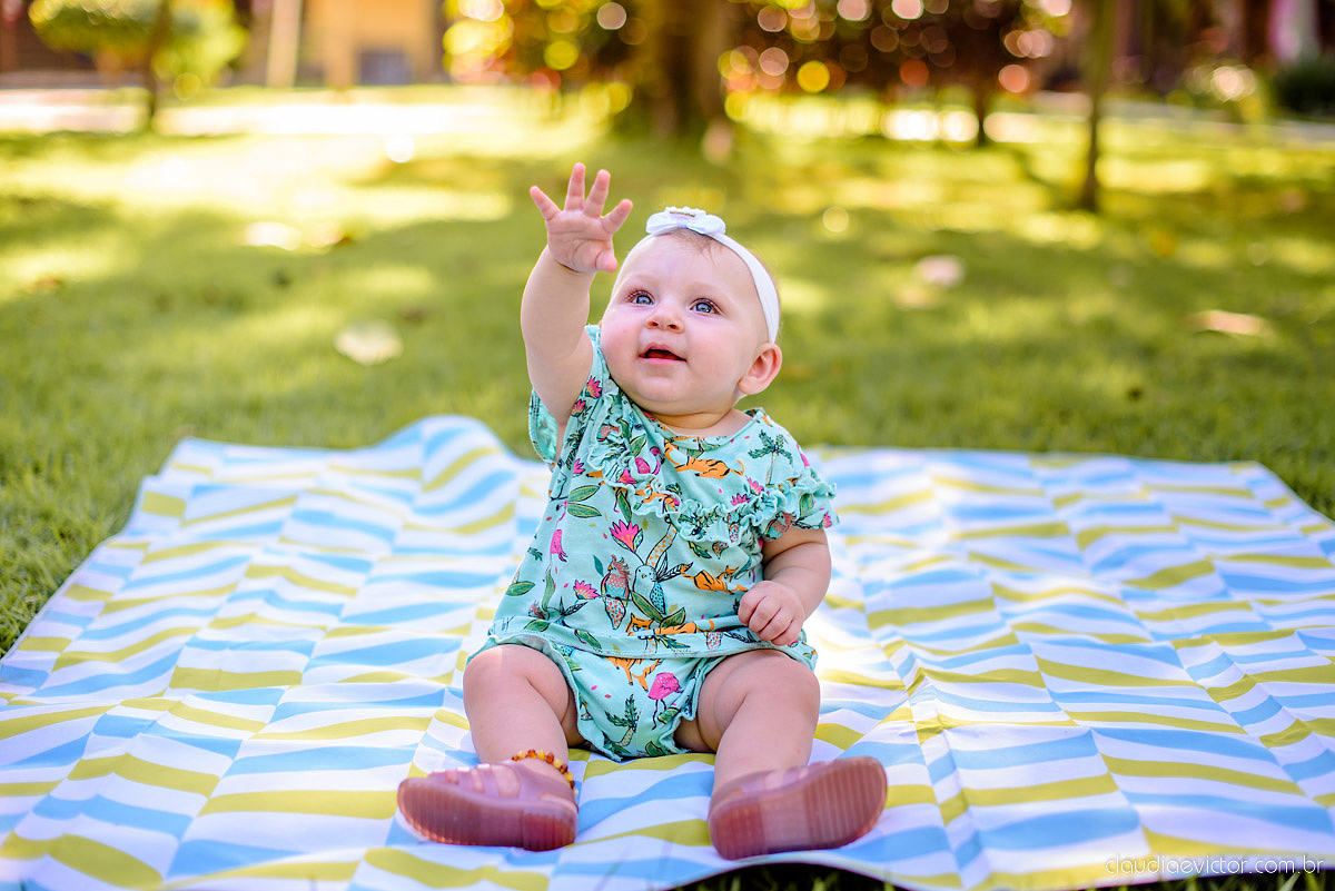 Lindo ensaio infantil de 6 meses feito no parque da vale por fotógrafos de casamento de vila velha fotógrafos de casamento de vitória fotógrafos de casamento de serra espirito santo es 