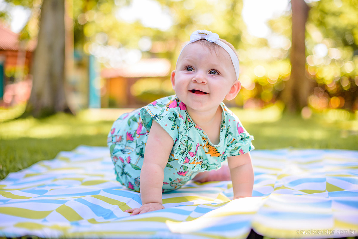 Lindo ensaio infantil de 6 meses feito no parque da vale por fotógrafos de casamento de vila velha fotógrafos de casamento de vitória fotógrafos de casamento de serra espirito santo es 