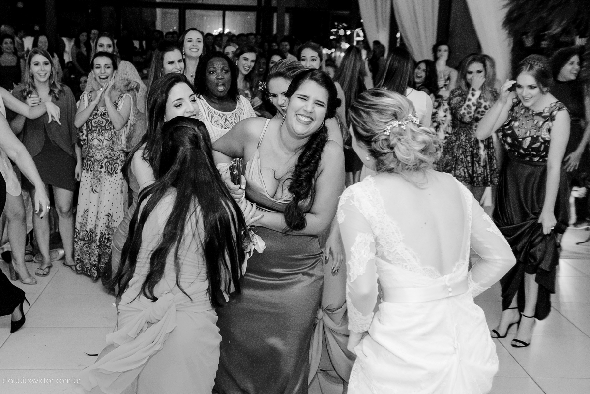Casamento realizado ao ar livre, a tarde, na cidade de Serra, Manguinhos. Foi lindo, com muita felicidade, sorrisos e alegria, por fotógrafos de casamento em Vila Velha fotógrafos de casamento em Vitória fotógrafos de casamento em Serra Espirito Santo ES