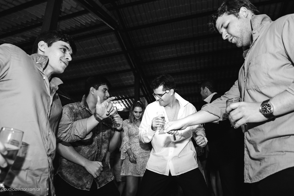 Casamento realizado ao ar livre, a tarde, na cidade de Serra, Manguinhos. Foi lindo, com muita felicidade, sorrisos e alegria, por fotógrafos de casamento em Vila Velha fotógrafos de casamento em Vitória fotógrafos de casamento em Serra Espirito Santo ES