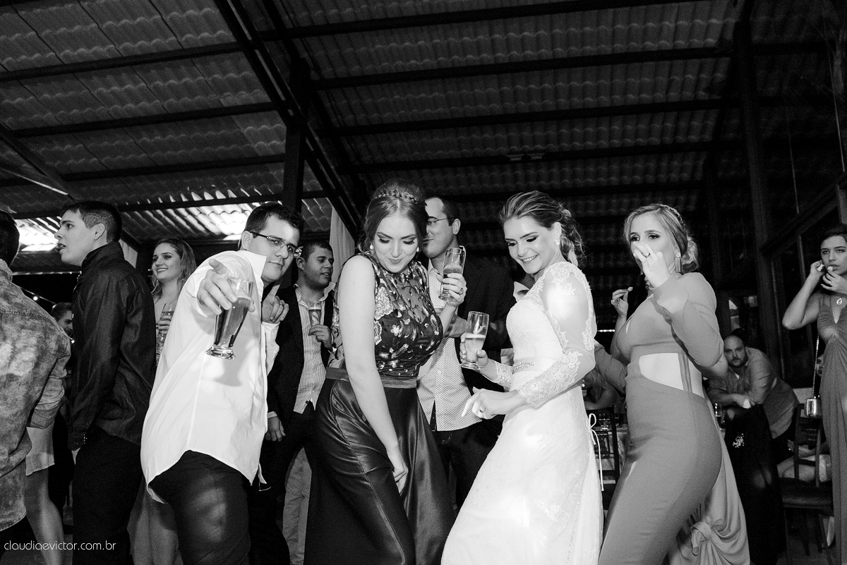 Casamento realizado ao ar livre, a tarde, na cidade de Serra, Manguinhos. Foi lindo, com muita felicidade, sorrisos e alegria, por fotógrafos de casamento em Vila Velha fotógrafos de casamento em Vitória fotógrafos de casamento em Serra Espirito Santo ES