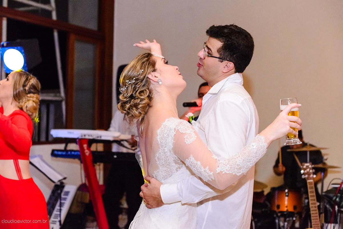 Casamento realizado ao ar livre, a tarde, na cidade de Serra, Manguinhos. Foi lindo, com muita felicidade, sorrisos e alegria, por fotógrafos de casamento em Vila Velha fotógrafos de casamento em Vitória fotógrafos de casamento em Serra Espirito Santo ES
