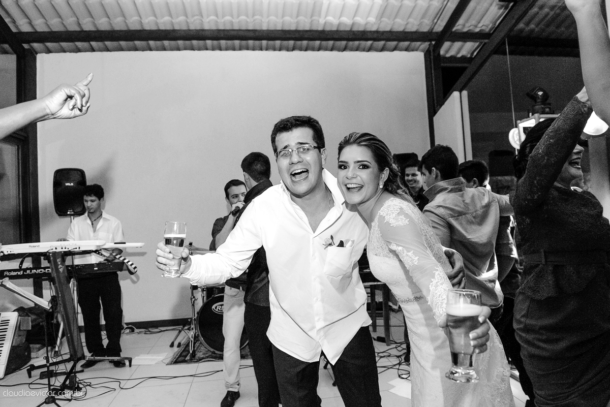 Casamento realizado ao ar livre, a tarde, na cidade de Serra, Manguinhos. Foi lindo, com muita felicidade, sorrisos e alegria, por fotógrafos de casamento em Vila Velha fotógrafos de casamento em Vitória fotógrafos de casamento em Serra Espirito Santo ES