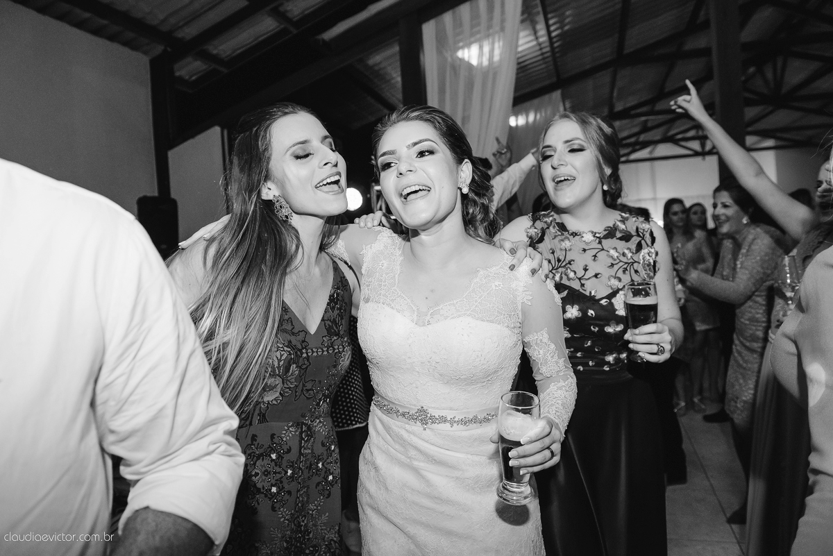 Casamento realizado ao ar livre, a tarde, na cidade de Serra, Manguinhos. Foi lindo, com muita felicidade, sorrisos e alegria, por fotógrafos de casamento em Vila Velha fotógrafos de casamento em Vitória fotógrafos de casamento em Serra Espirito Santo ES