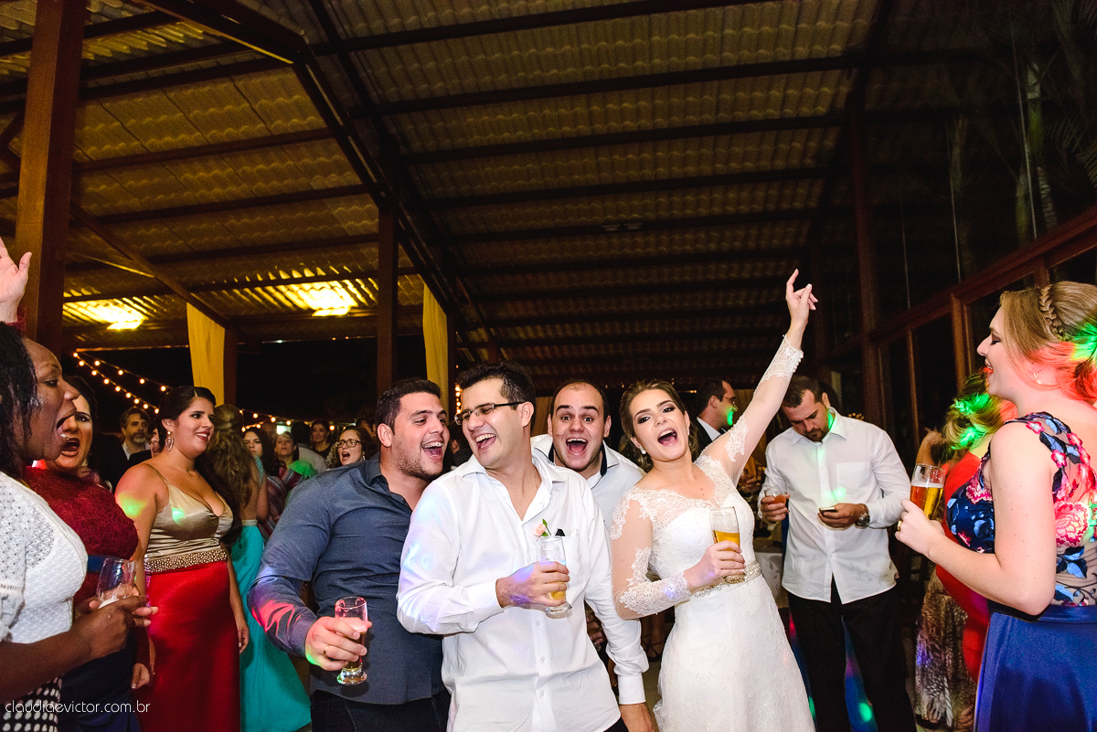 Casamento realizado ao ar livre, a tarde, na cidade de Serra, Manguinhos. Foi lindo, com muita felicidade, sorrisos e alegria, por fotógrafos de casamento em Vila Velha fotógrafos de casamento em Vitória fotógrafos de casamento em Serra Espirito Santo ES