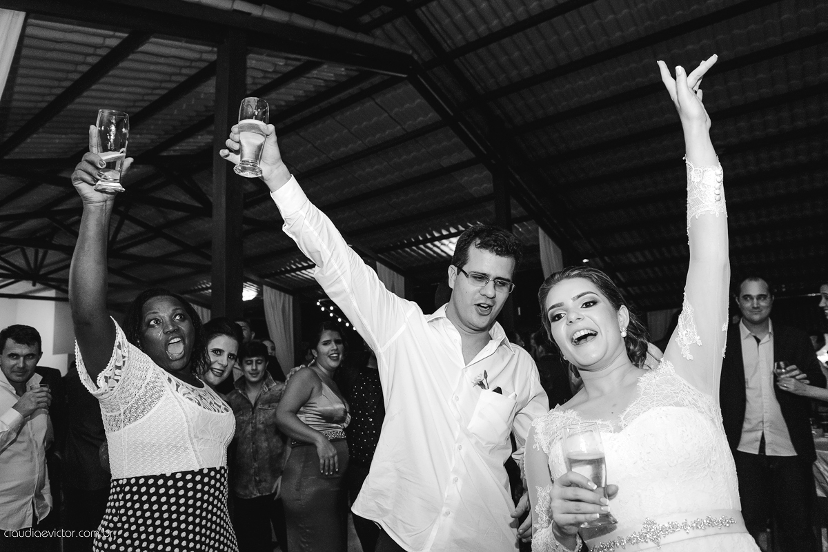 Casamento realizado ao ar livre, a tarde, na cidade de Serra, Manguinhos. Foi lindo, com muita felicidade, sorrisos e alegria, por fotógrafos de casamento em Vila Velha fotógrafos de casamento em Vitória fotógrafos de casamento em Serra Espirito Santo ES