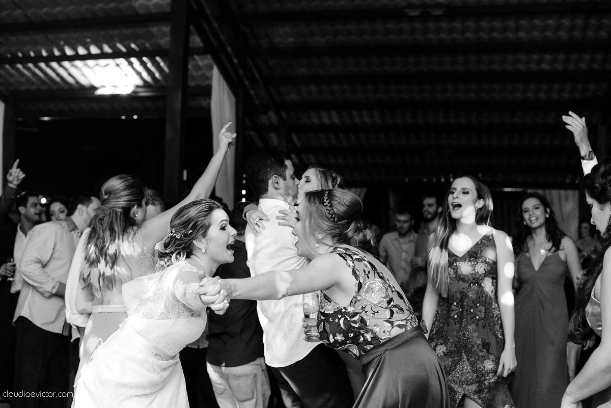Casamento realizado ao ar livre, a tarde, na cidade de Serra, Manguinhos. Foi lindo, com muita felicidade, sorrisos e alegria, por fotógrafos de casamento em Vila Velha fotógrafos de casamento em Vitória fotógrafos de casamento em Serra Espirito Santo ES