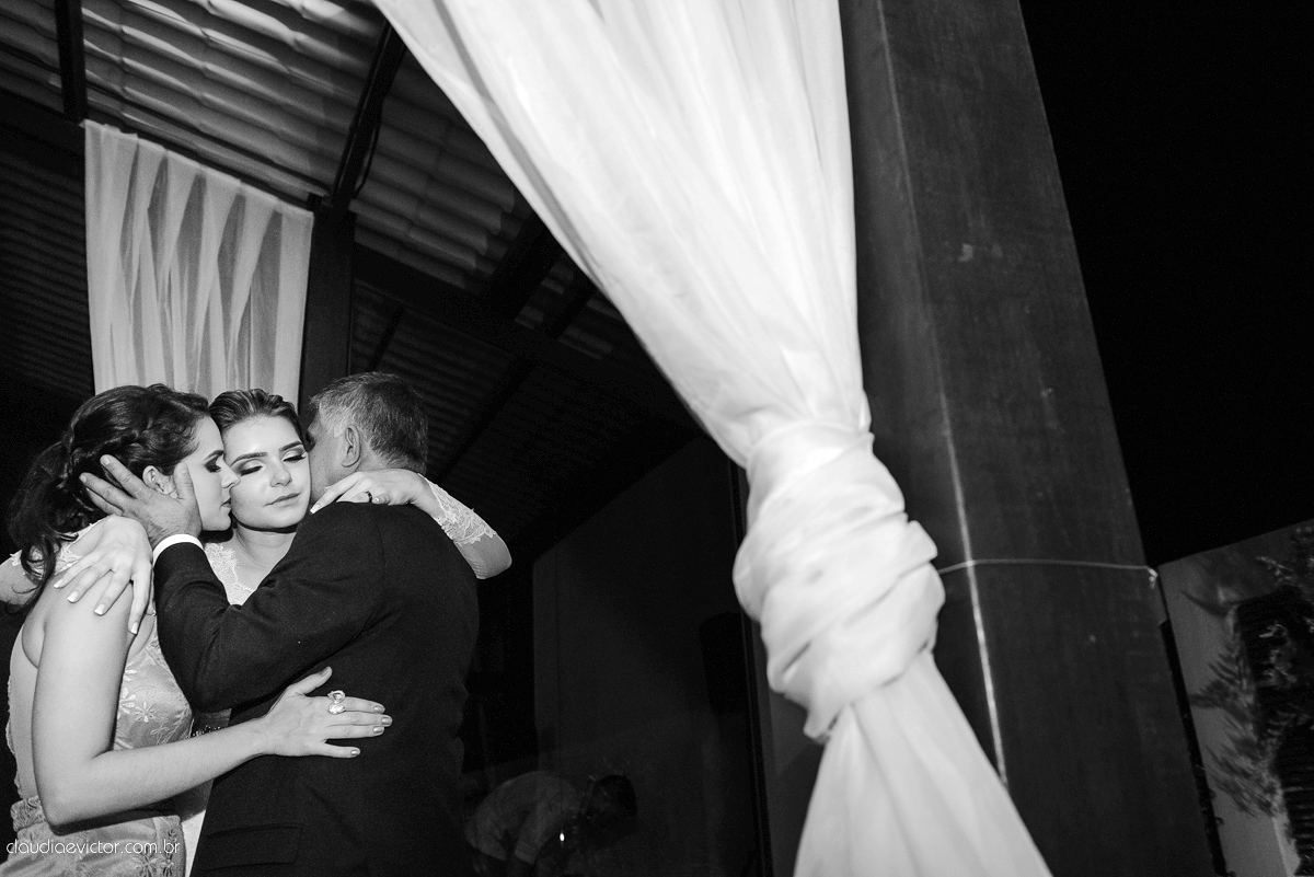 Casamento realizado ao ar livre, a tarde, na cidade de Serra, Manguinhos. Foi lindo, com muita felicidade, sorrisos e alegria, por fotógrafos de casamento em Vila Velha fotógrafos de casamento em Vitória fotógrafos de casamento em Serra Espirito Santo ES