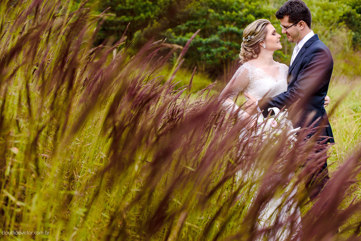 Casamento realizado ao ar livre, a tarde, na cidade de Serra, Manguinhos. Foi lindo, com muita felicidade, sorrisos e alegria, por fotógrafos de casamento em Vila Velha fotógrafos de casamento em Vitória fotógrafos de casamento em Serra Espirito Santo ES