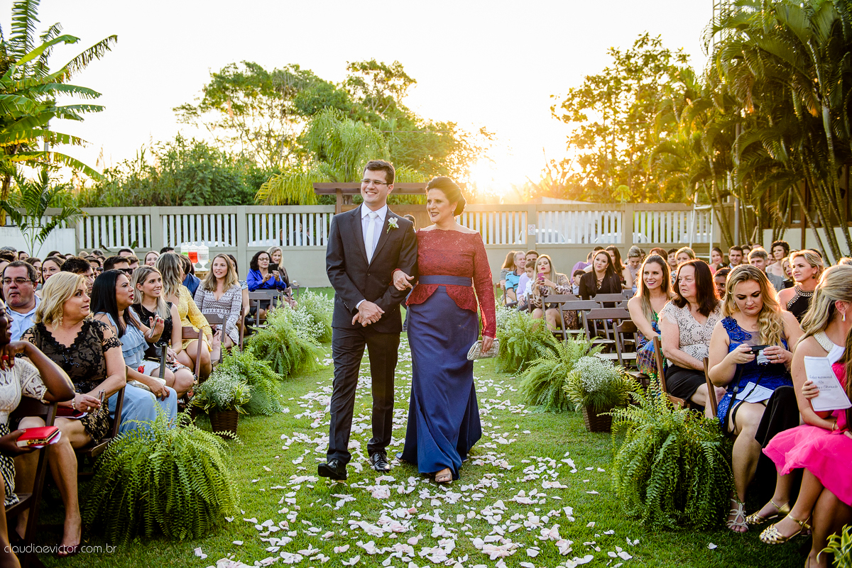 Casamento realizado ao ar livre, a tarde, na cidade de Serra, Manguinhos. Foi lindo, com muita felicidade, sorrisos e alegria, por fotógrafos de casamento em Vila Velha fotógrafos de casamento em Vitória fotógrafos de casamento em Serra Espirito Santo ES