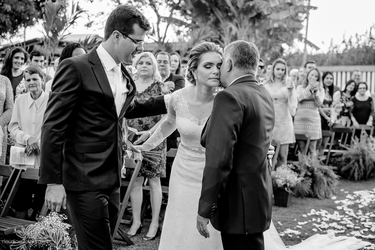 Casamento realizado ao ar livre, a tarde, na cidade de Serra, Manguinhos. Foi lindo, com muita felicidade, sorrisos e alegria, por fotógrafos de casamento em Vila Velha fotógrafos de casamento em Vitória fotógrafos de casamento em Serra Espirito Santo ES