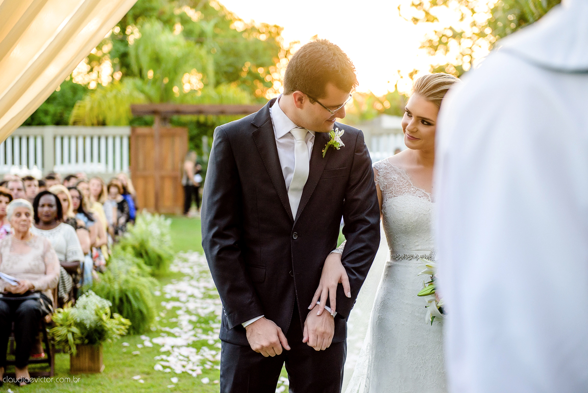 Casamento realizado ao ar livre, a tarde, na cidade de Serra, Manguinhos. Foi lindo, com muita felicidade, sorrisos e alegria, por fotógrafos de casamento em Vila Velha fotógrafos de casamento em Vitória fotógrafos de casamento em Serra Espirito Santo ES