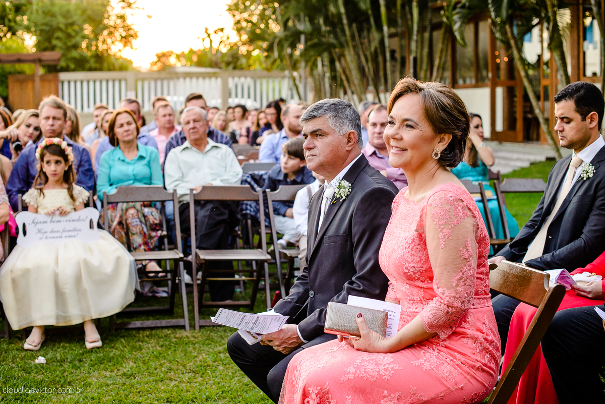 Casamento realizado ao ar livre, a tarde, na cidade de Serra, Manguinhos. Foi lindo, com muita felicidade, sorrisos e alegria, por fotógrafos de casamento em Vila Velha fotógrafos de casamento em Vitória fotógrafos de casamento em Serra Espirito Santo ES