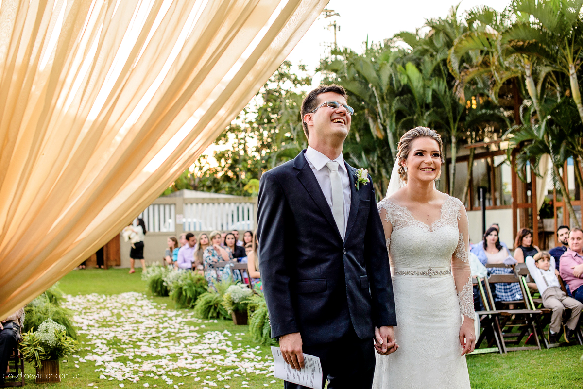 Casamento realizado ao ar livre, a tarde, na cidade de Serra, Manguinhos. Foi lindo, com muita felicidade, sorrisos e alegria, por fotógrafos de casamento em Vila Velha fotógrafos de casamento em Vitória fotógrafos de casamento em Serra Espirito Santo ES
