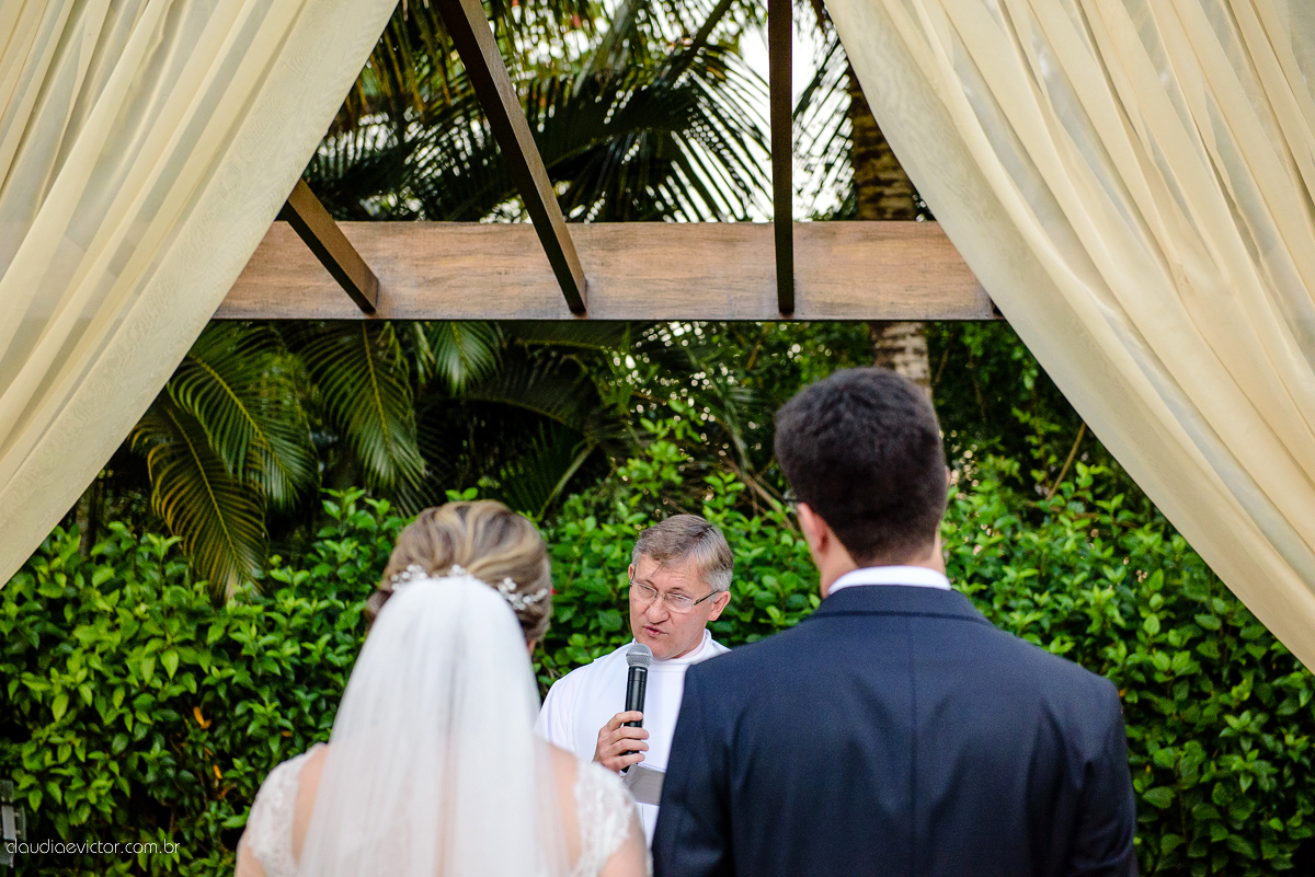 Casamento realizado ao ar livre, a tarde, na cidade de Serra, Manguinhos. Foi lindo, com muita felicidade, sorrisos e alegria, por fotógrafos de casamento em Vila Velha fotógrafos de casamento em Vitória fotógrafos de casamento em Serra Espirito Santo ES