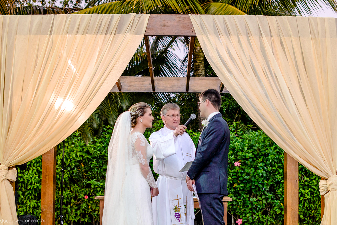 Casamento realizado ao ar livre, a tarde, na cidade de Serra, Manguinhos. Foi lindo, com muita felicidade, sorrisos e alegria, por fotógrafos de casamento em Vila Velha fotógrafos de casamento em Vitória fotógrafos de casamento em Serra Espirito Santo ES
