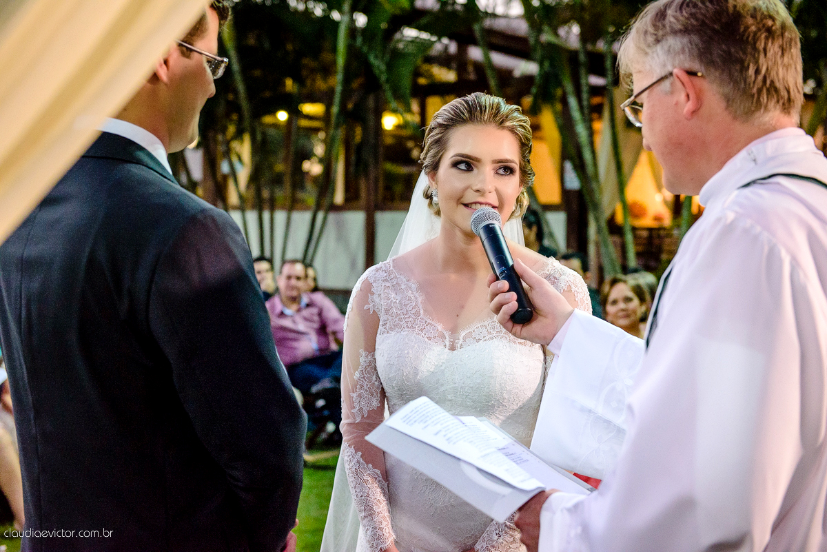 Casamento realizado ao ar livre, a tarde, na cidade de Serra, Manguinhos. Foi lindo, com muita felicidade, sorrisos e alegria, por fotógrafos de casamento em Vila Velha fotógrafos de casamento em Vitória fotógrafos de casamento em Serra Espirito Santo ES