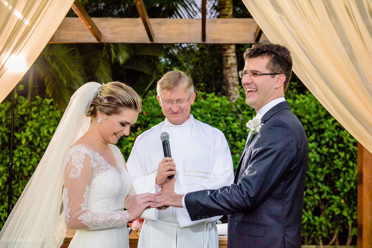 Casamento realizado ao ar livre, a tarde, na cidade de Serra, Manguinhos. Foi lindo, com muita felicidade, sorrisos e alegria, por fotógrafos de casamento em Vila Velha fotógrafos de casamento em Vitória fotógrafos de casamento em Serra Espirito Santo ES