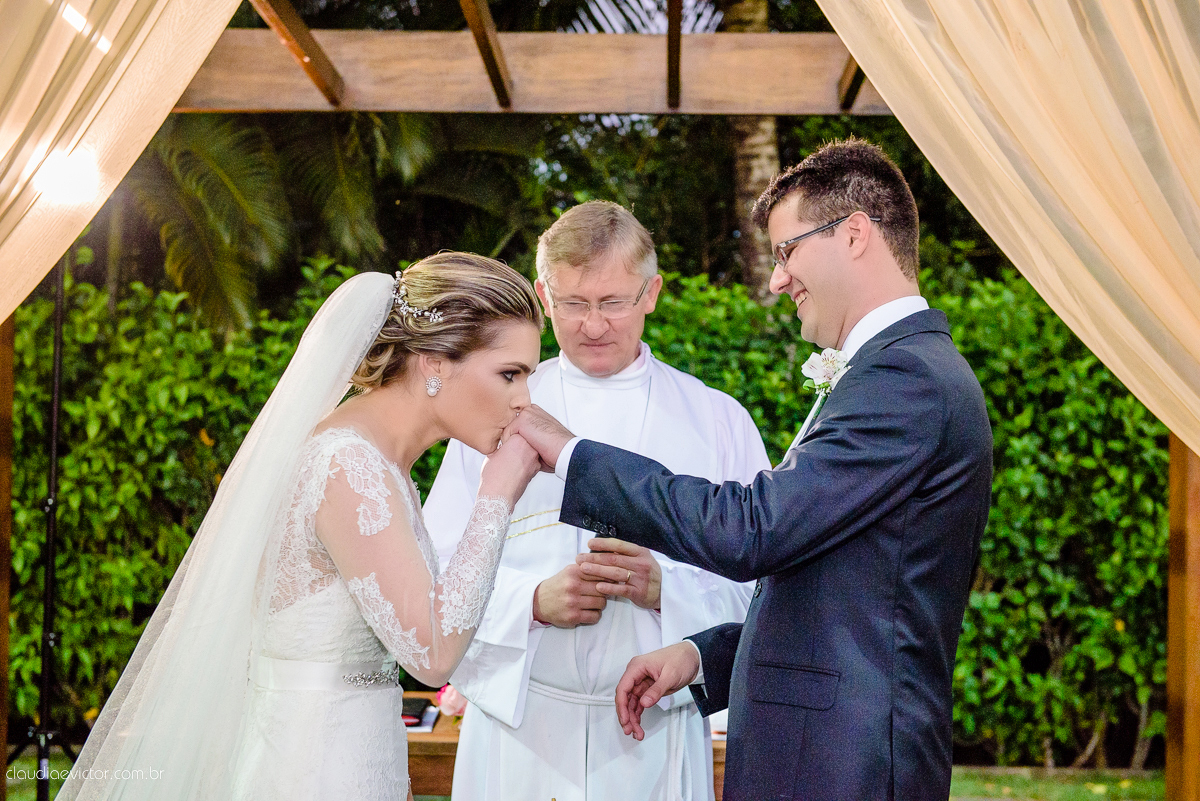 Casamento realizado ao ar livre, a tarde, na cidade de Serra, Manguinhos. Foi lindo, com muita felicidade, sorrisos e alegria, por fotógrafos de casamento em Vila Velha fotógrafos de casamento em Vitória fotógrafos de casamento em Serra Espirito Santo ES