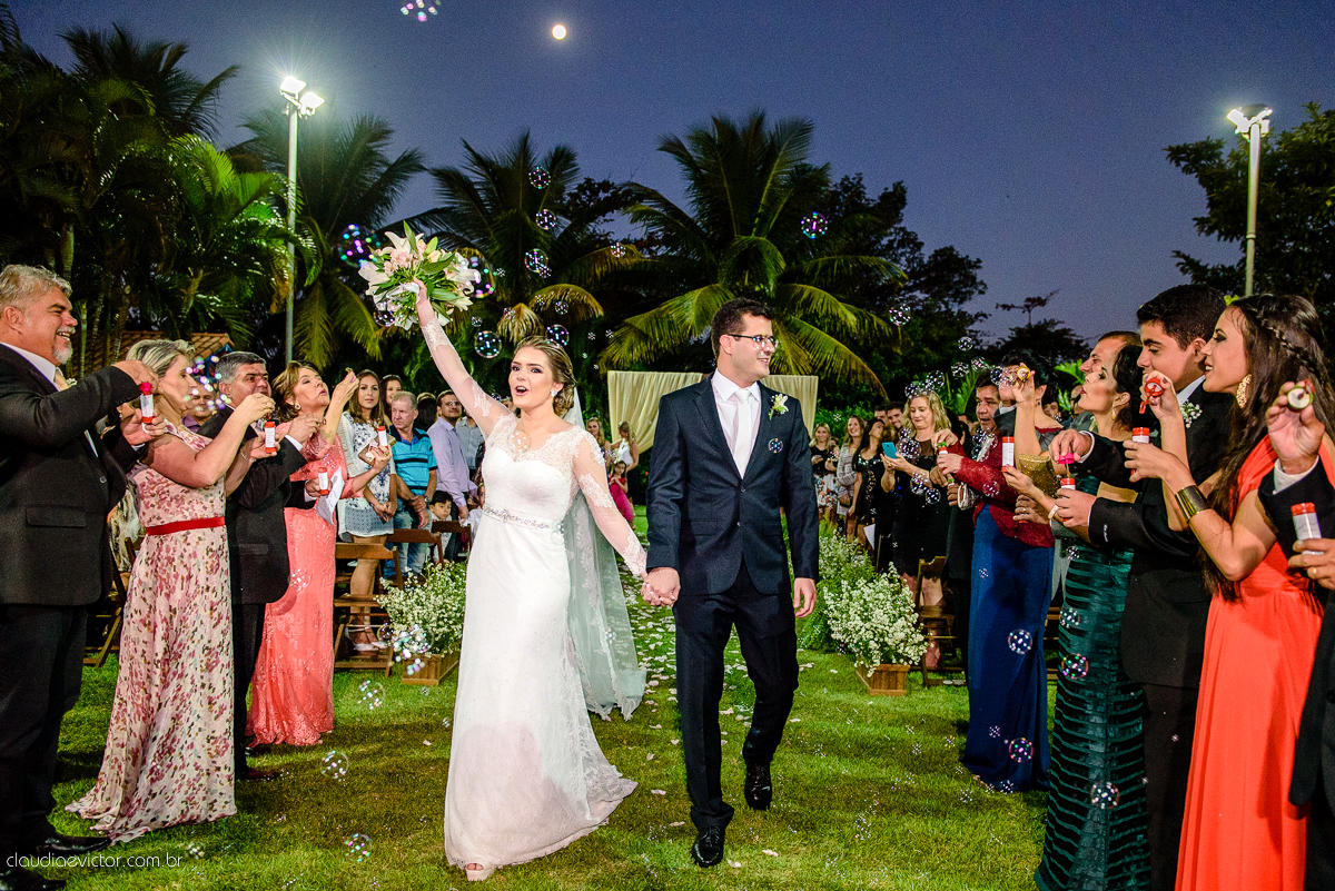 Casamento realizado ao ar livre, a tarde, na cidade de Serra, Manguinhos. Foi lindo, com muita felicidade, sorrisos e alegria, por fotógrafos de casamento em Vila Velha fotógrafos de casamento em Vitória fotógrafos de casamento em Serra Espirito Santo ES