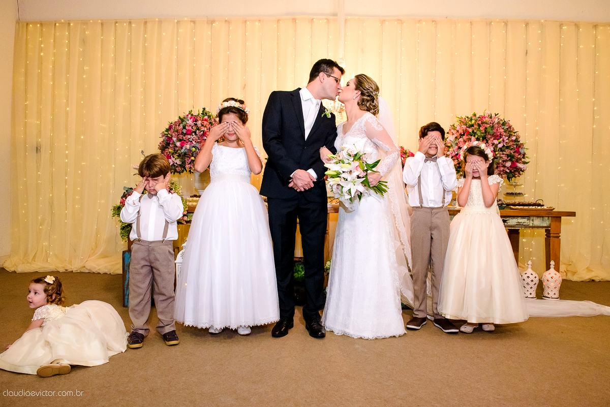 Casamento realizado ao ar livre, a tarde, na cidade de Serra, Manguinhos. Foi lindo, com muita felicidade, sorrisos e alegria, por fotógrafos de casamento em Vila Velha fotógrafos de casamento em Vitória fotógrafos de casamento em Serra Espirito Santo ES