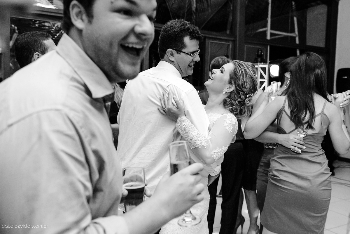 Casamento realizado ao ar livre, a tarde, na cidade de Serra, Manguinhos. Foi lindo, com muita felicidade, sorrisos e alegria, por fotógrafos de casamento em Vila Velha fotógrafos de casamento em Vitória fotógrafos de casamento em Serra Espirito Santo ES